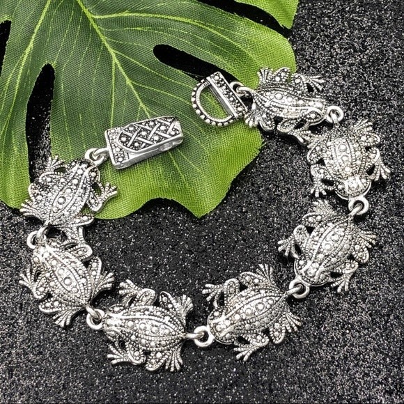 🌼 Frog Theme Silver Magnetic Clasp Bracelet - Picture 1 of 2